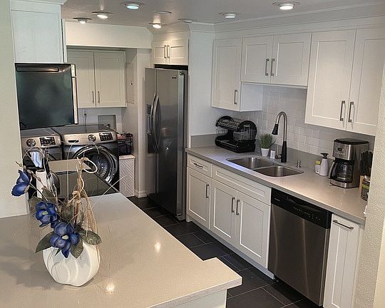 Building Photo - 35032 Mission Hills Dr