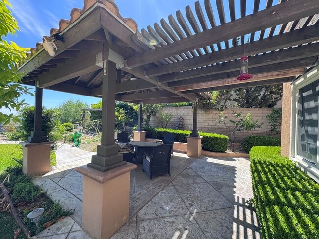 Building Photo - Stunning Home with Panoramic Views in Port...