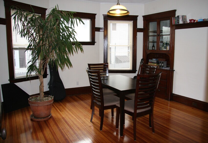 Building Photo - 54 Hobson St