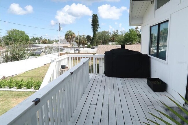 Building Photo - 5945 Venetian Blvd NE