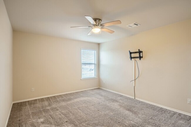 Building Photo - 207 Gallop Court, Waxahachie, TX, 75165