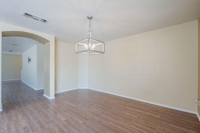 Building Photo - Spacious 3-Bed Tucson Rental with Garage &...