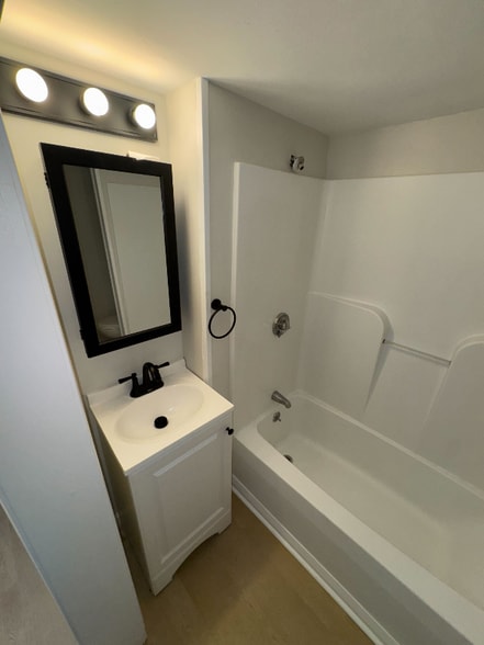 Building Photo - 106 Railroad Ave