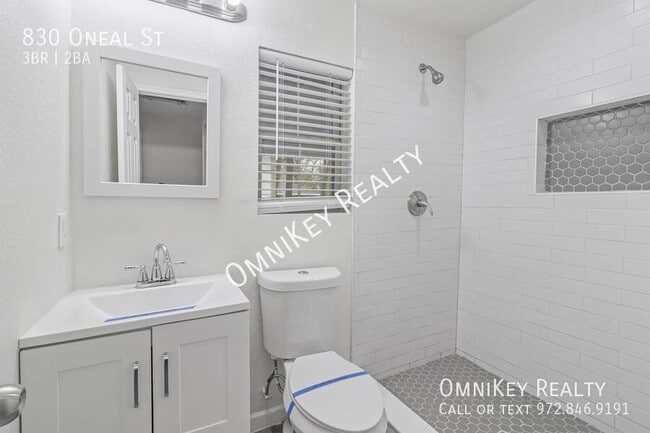 Building Photo - 830 Oneal St