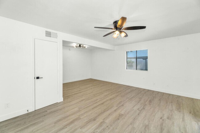 Building Photo - SPECTACULAR 1 BEDROOM 1 BATHROOM LOWER LEV...