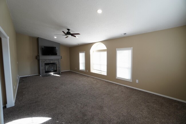 Building Photo - 2747 E Migratory Dr