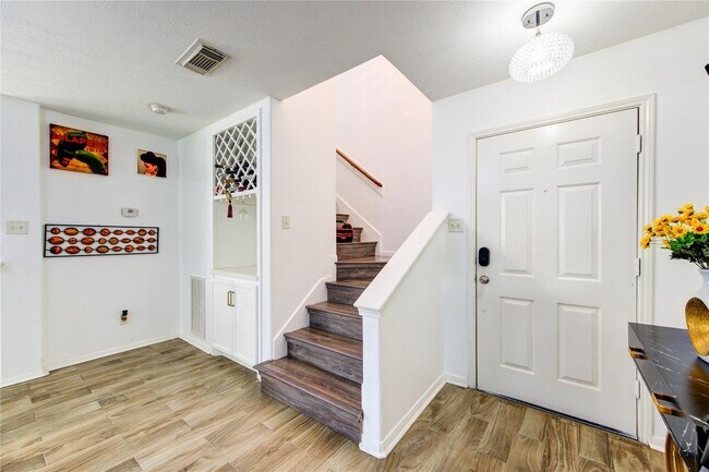 Building Photo - 19334 Strathmore Pl Ln