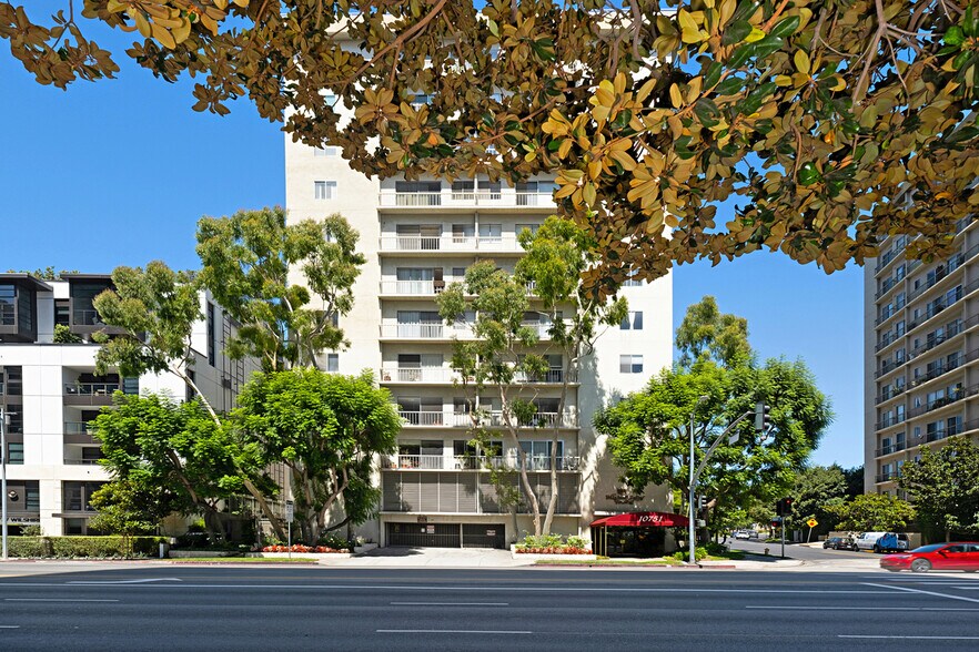 Building Photo - 10751 Wilshire Blvd