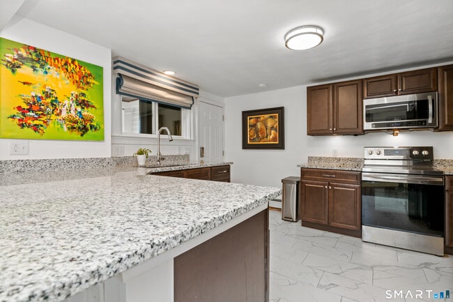 Building Photo - 1701 Boulevard