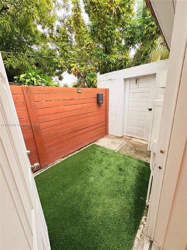 Building Photo - 1501 Calais Dr