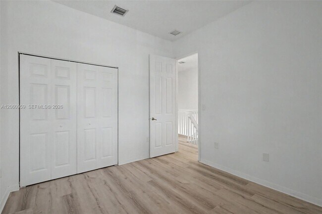 Building Photo - 975 NE 42nd Terrace