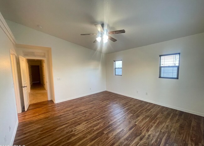 Building Photo - Charming 4 bed 2 bath home in the Ghost Ranch Communtity