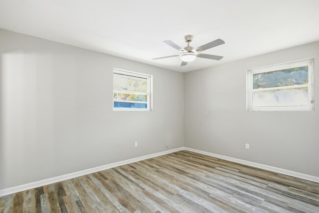 Building Photo - 12433 Deerfield Rd