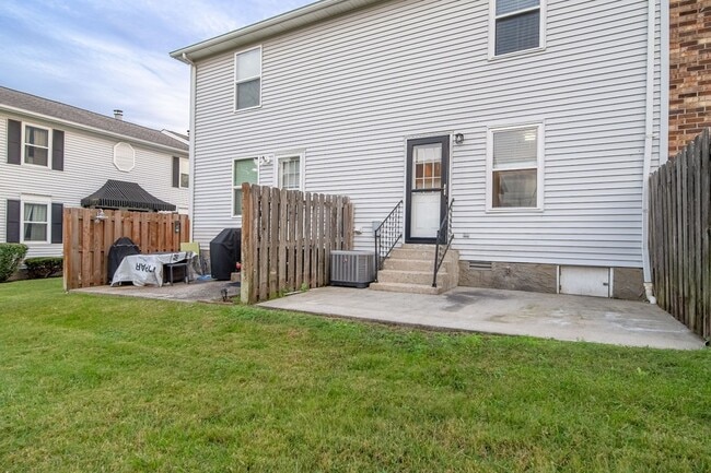 Building Photo - 219 Edgewood Dr