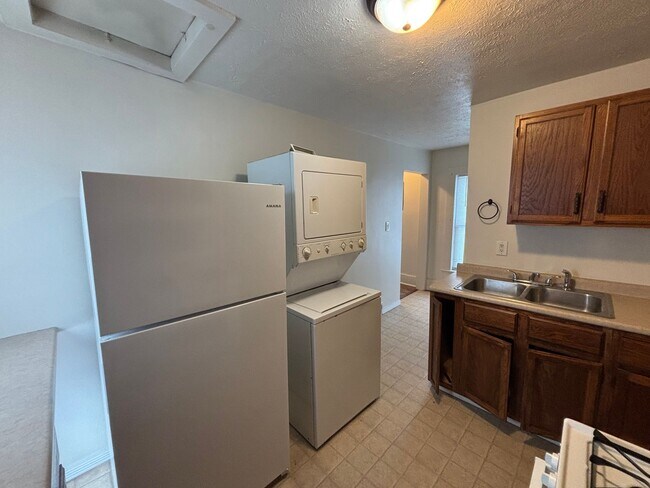 Building Photo - nbr638