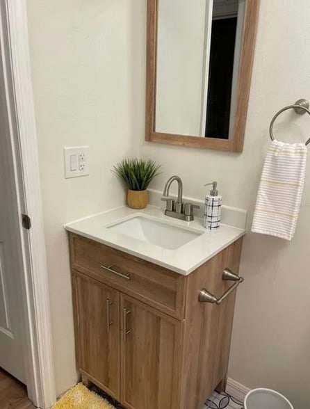 Building Photo - 115 W Redding St