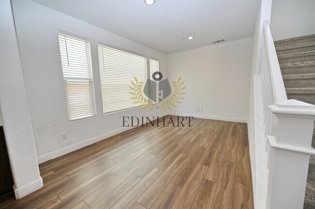 Building Photo - 177 N Laverne Ave