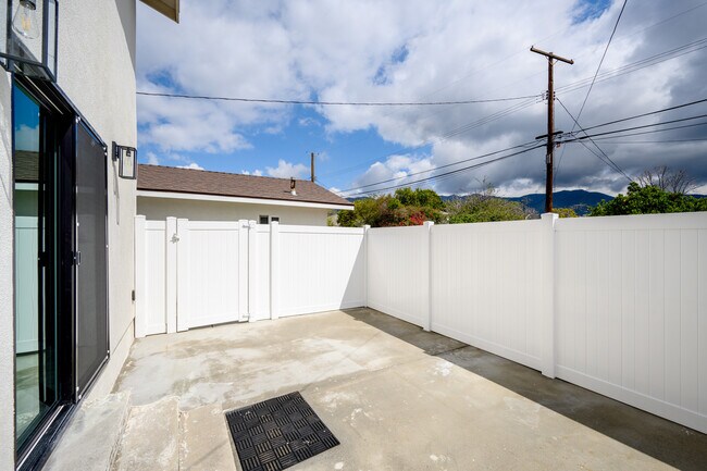 Building Photo - 1236 N Reese Pl