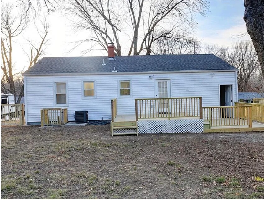 Building Photo - 5517 Willow Ave