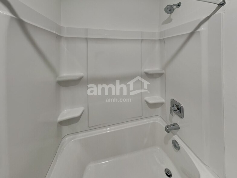 Building Photo - 9525 Harkes Dr