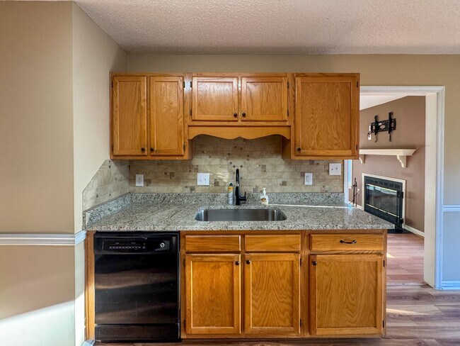 Building Photo - Charming 3 Bed 2 Bath Home in Jack Britt