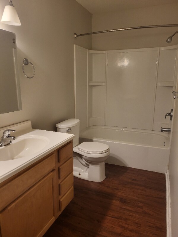 Building Photo - 1101 W Maple St