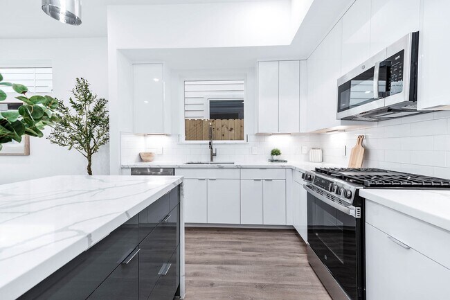 Primary Photo - 3509 McIlhenny St