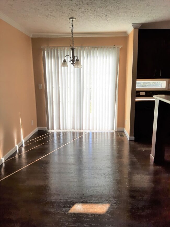 Building Photo - SUBLEASE through May 2026 3 Bedroom 2 Bath-Beautiful Views