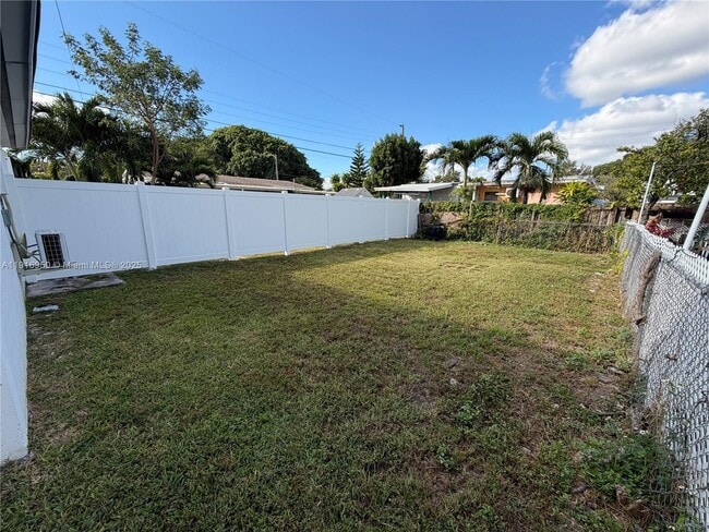 Building Photo - 2784 SW 31st Pl