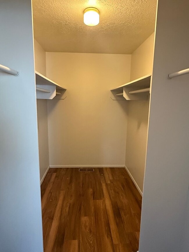 Building Photo - Great home with 2 car garage, deck and shed, fenced yard in Roy for rent