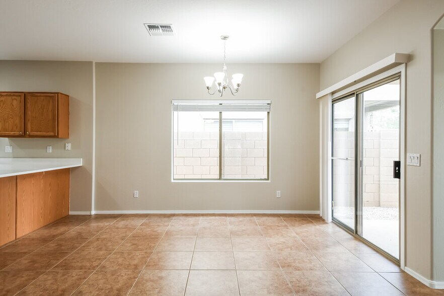 Building Photo - 41915 N 46th Dr