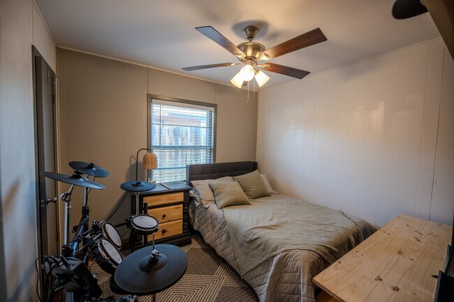 Building Photo - 505 Cypress Dr
