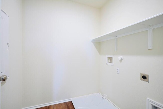 Building Photo - 384 Papaya Dr