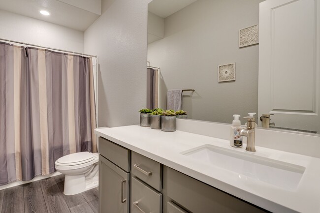 Building Photo - BEAUTIFULLY FULLY FURNISHED 4 BEDROOM 3.5 ...