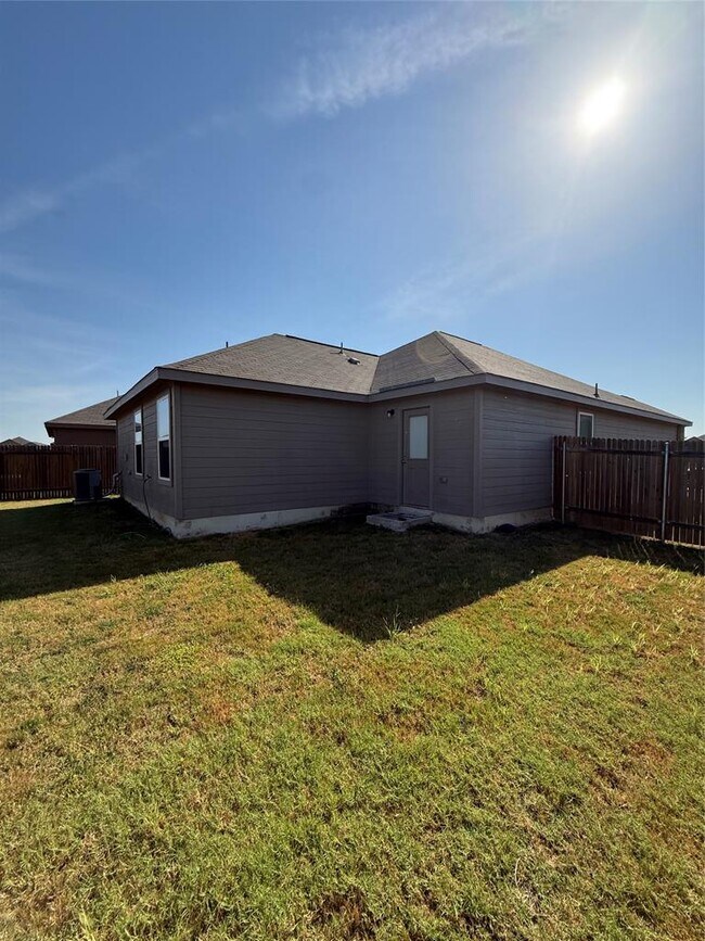 Building Photo - 18912 Quiet Range Dr