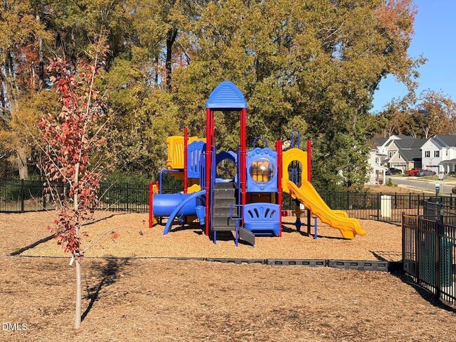 Building Photo - 6005 Grey Colt Wy