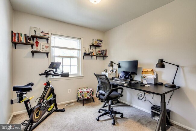 Building Photo - 546 Azalea Dr