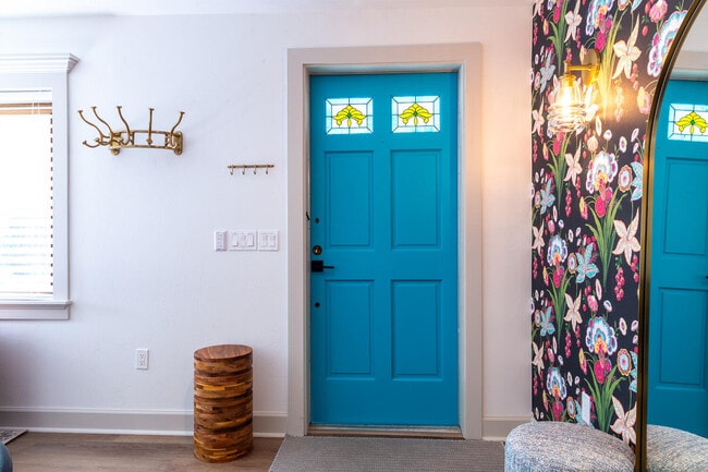 Building Photo - 304 NW 24th St