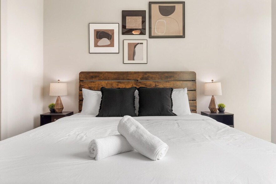 Building Photo - 5820 1/2 Cameron Rd