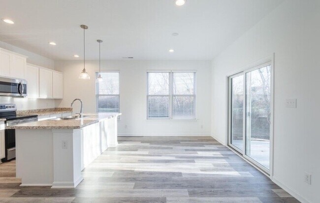 Building Photo - 8060 Clarks Creek Ct