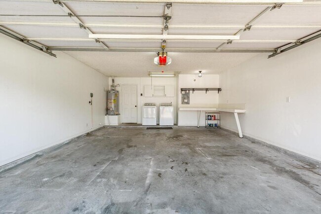 Building Photo - Charming Waterfront Home in Southside