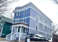 Building Photo - 572 Elm St
