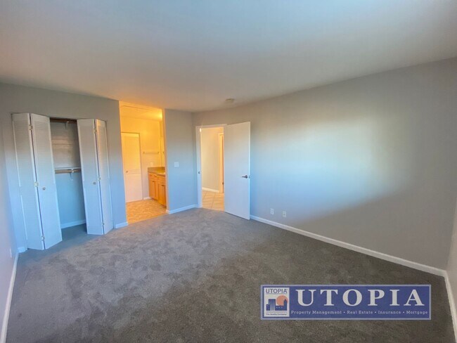 Building Photo - Ocean Views: 2Bd/2Ba + Office - Sunny, Top Floor Condo, Deck, Pool & Hot Tub