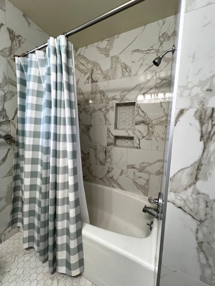 Building Photo - 3004 Sheddan Dr