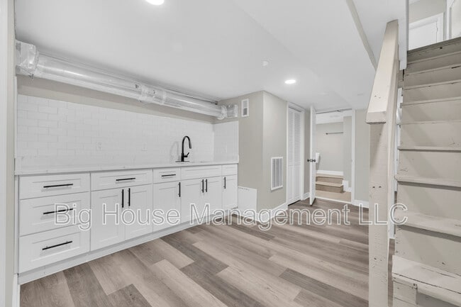 Building Photo - 333 S Lehigh St