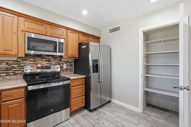 Building Photo - 6491 N Lena Way
