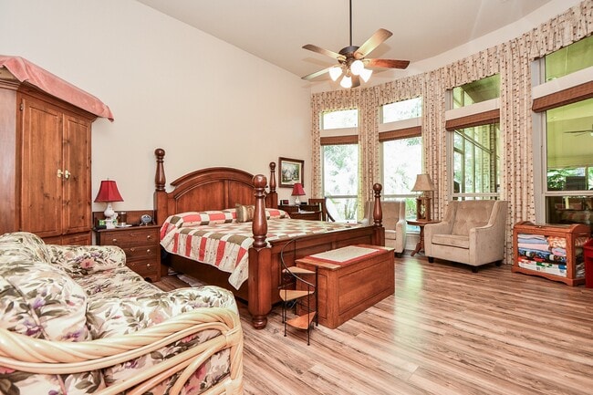Building Photo - 23335 Robinson Pond Dr