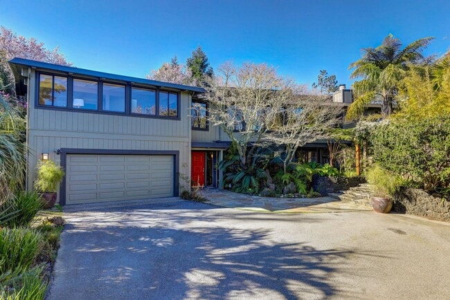 Building Photo - FIVE BEDROOM THREE-AND-A-HALF BATH HOME WI...