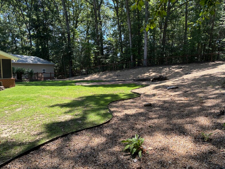 Yard - 48 Hope Rd