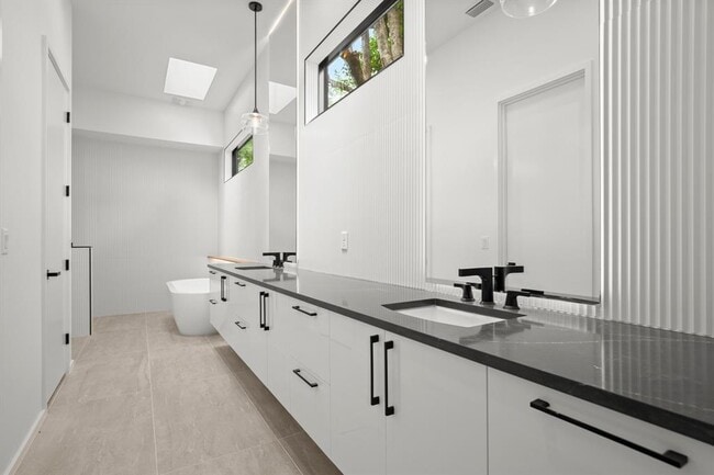 Building Photo - 2215 S 3rd St